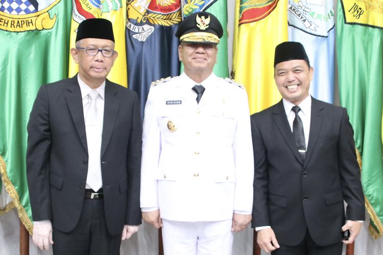 Sutarmidji dan Ria Norsan foto bersama dengan Penjabat Gubernur Kalbar Harisson, usai pelantikan di Kantor Kementerian Dalam Negeri, Jakarta, Selasa (5/9/2023).