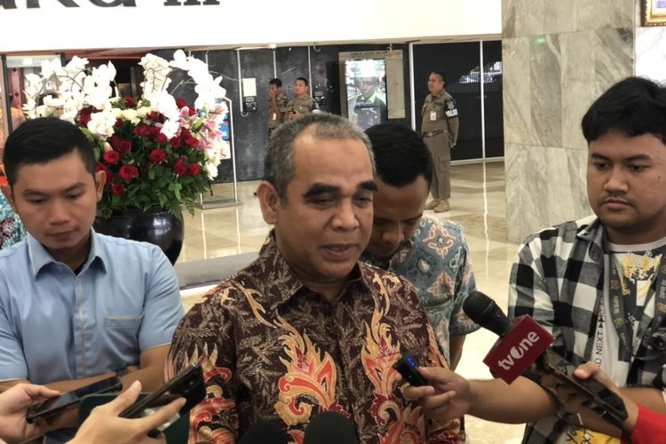 Sekjen Partai Gerindra Ahmad Muzani di Gedung DPR RI, Senayan, Jakarta, Kamis (18/4/2024). 