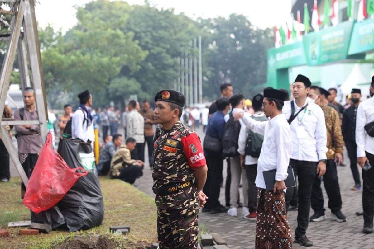 Bupati Lumajang Thoriqul Haq saat bertugas sebagai Banser NU dalam acara peringatan 1 abad NU di Sidoarjo, Jawa Timur (Dokumen pribadi)