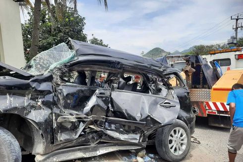 Truk Tiba-tiba Mundur Tabrak 4 Kendaraan di Purwakarta, 2 Orang Terluka