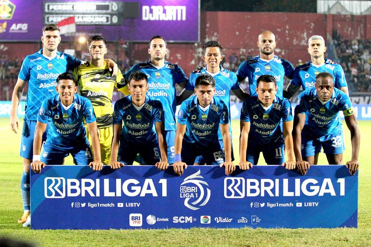 Pemain inti Persib Bandung saat pertandingan pekan ke-5 Liga 1 2023-2024 melawan Persik Kediri yang berakhir dengan skor 1-2 di Stadion Brawijaya Kediri, Jumat (28/7/2023) malam.
