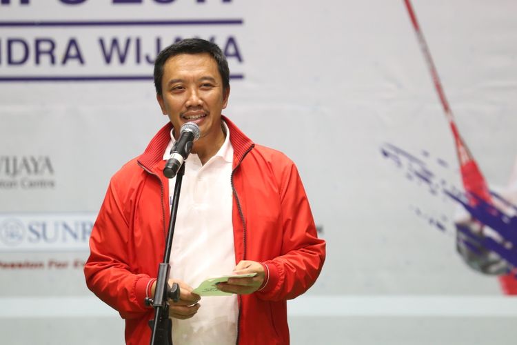 Menteri Pemuda dan Olahraga Imam Nahrawi memberikan sambutan saat acara penganugerahan penghargaan tokoh bulutangkis nasional di Candra Wijaya Internasional Badminton Centre, Tangerang, Banten, Selasa (19/12/2017). Penghargaan tersebut diberikan kepada tokoh bulutangkis berprestasi diantaranya peraih medali emas Olimpiade Atlanta 1996 Ricky Subagja dan Rexy Mainaky, pelatih Herry Iman Pierngadi, Richard Mainaky dan Eng Hian, serta kepada atlet berprestasi Tontowi Yahya dan Lilyana Natsir serta Kevin Sanjaya dan Marcus Fernaldi.