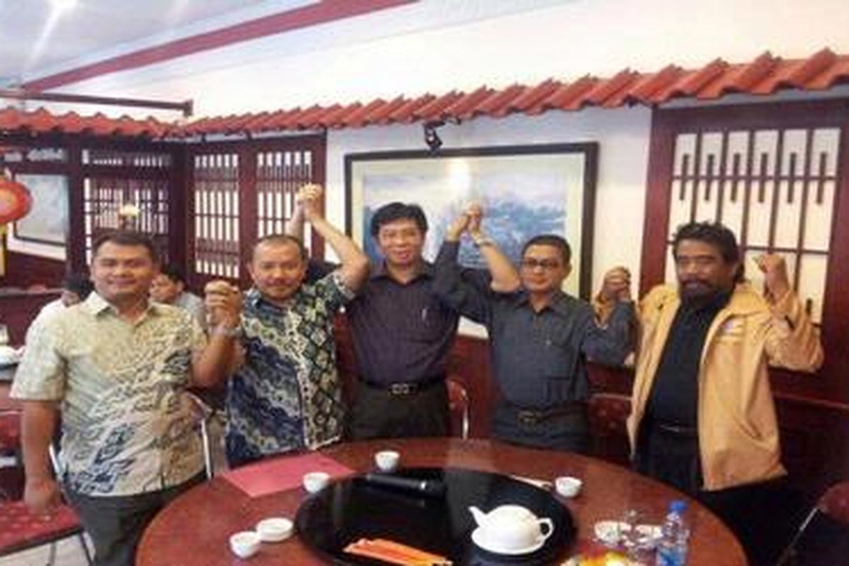 Deklarasi koalisi PPP-PKS-Hanura dalam menghadapi Pilkada Jabar 2013. Mereka akan mengusung calon petahana Ahmad Heryawan.