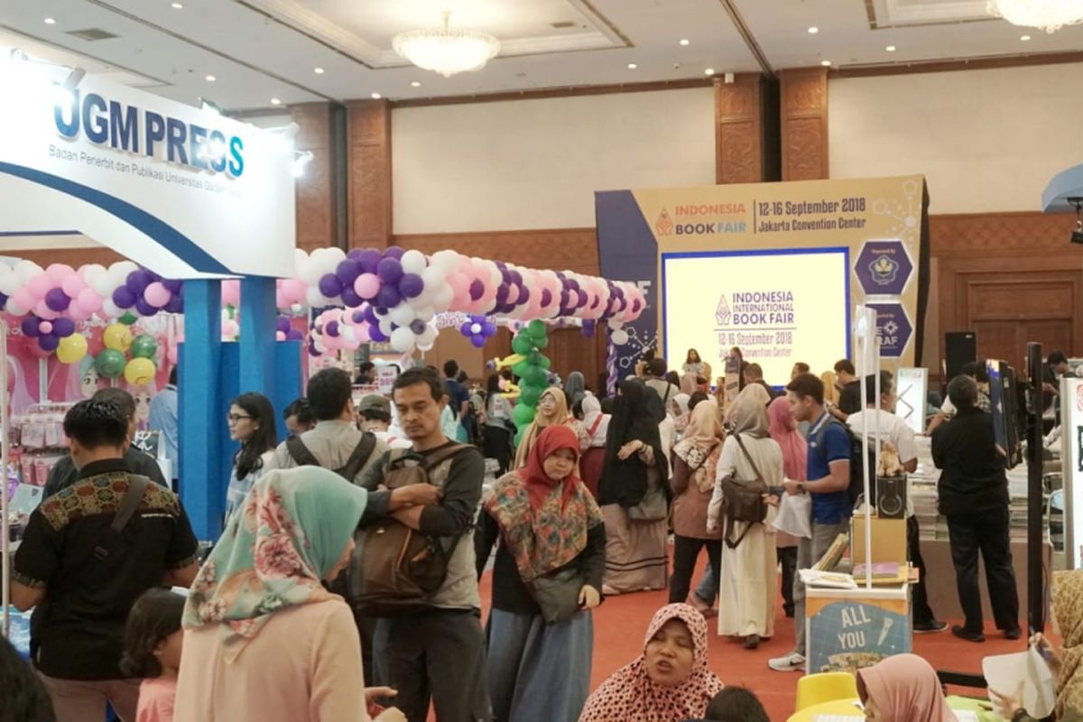Ramainya Pengunjung di Internasional Book Fair  di JCC, Senayan, Jakarta Pusat, Sabtu (15/9/2018). 