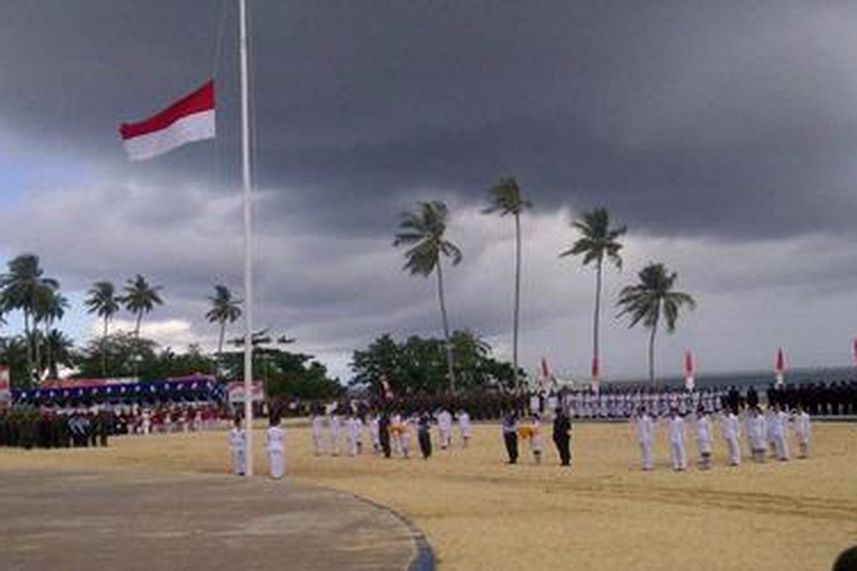 Upacara memperingati Hari Ulang tahun RI ke 67 di Morotai, Maluku Utara, Jumat (17/8/2012)