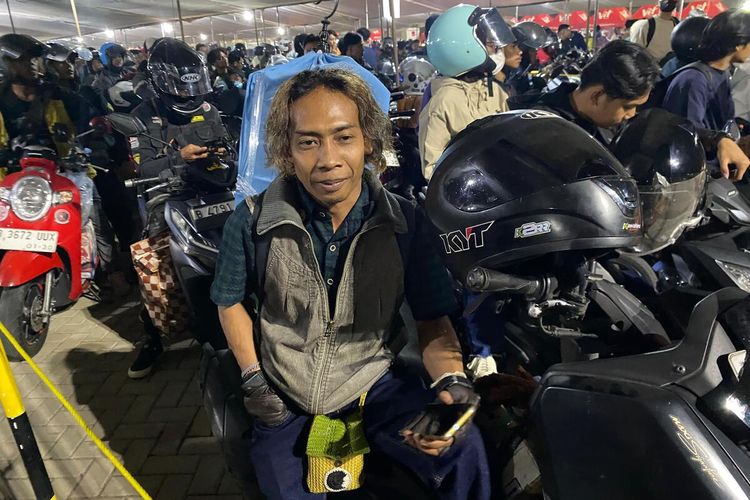 Cerita Rahmat, Mudik Lintasi Jakarta–Brebes–Lampung dengan Motor demi Cinta dan Burung Kesayangan