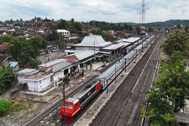 5 Kereta dengan Rute Terpanjang di Sumatera, KA Rajabasa Jadi Favorit