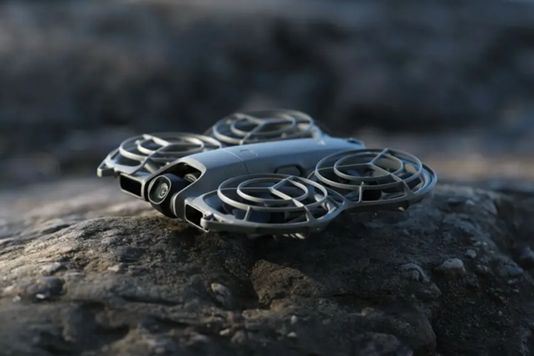 DJI Neo 2 kini dilengkapi fitur anti-tabrakan. Fitur ini memanfaatkan teknologi LiDAR (Light Detection and Ranging) yang menghadap ke depan dan sensor inframerah yang menghadap ke bawah.
