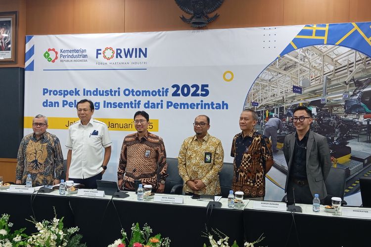 Forum diskusi Prospek Industri Otomotif 2025 dan Peluang Insentif dari Pemerintah yang digelar Forwin di Jakarta, Selasa (14/1/2025).