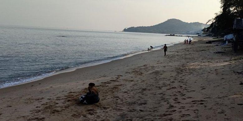 Pantai Pasir Panjang di Singkawang