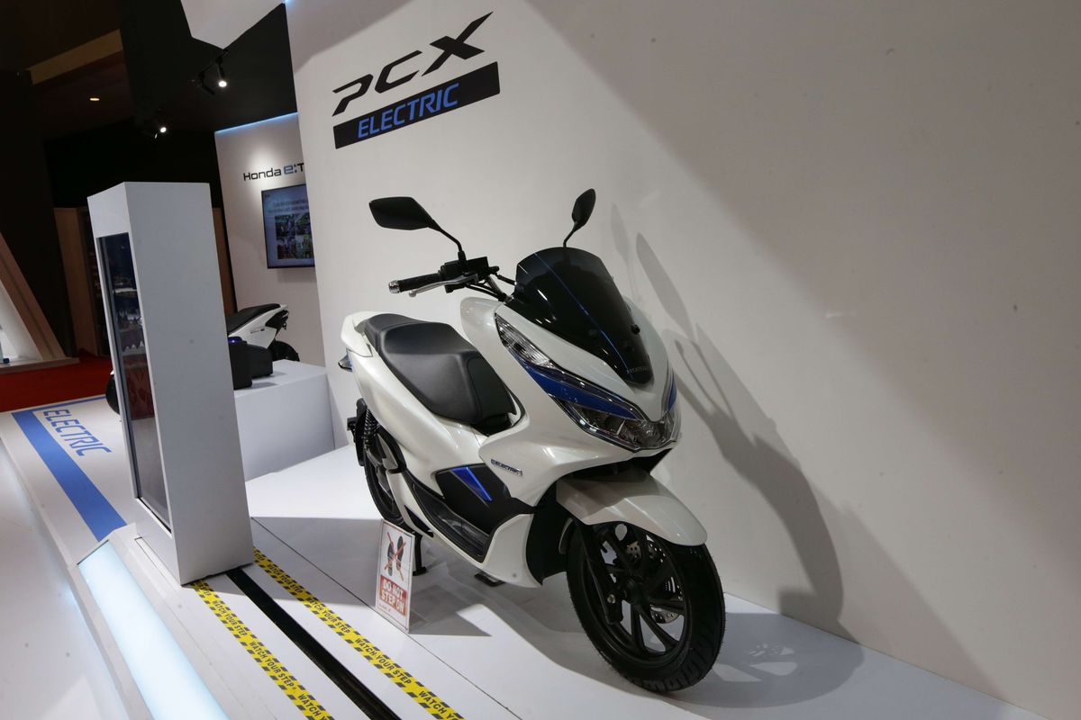 Foto stok: Honda PCX Electric