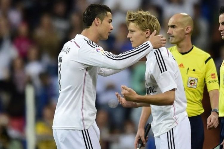 Martin Odegaard menggantikan Cristiano Ronaldo pada laga Real Madrid vs Getafe di Stadion Santiago Bernabeu, 23 Mei 2015.