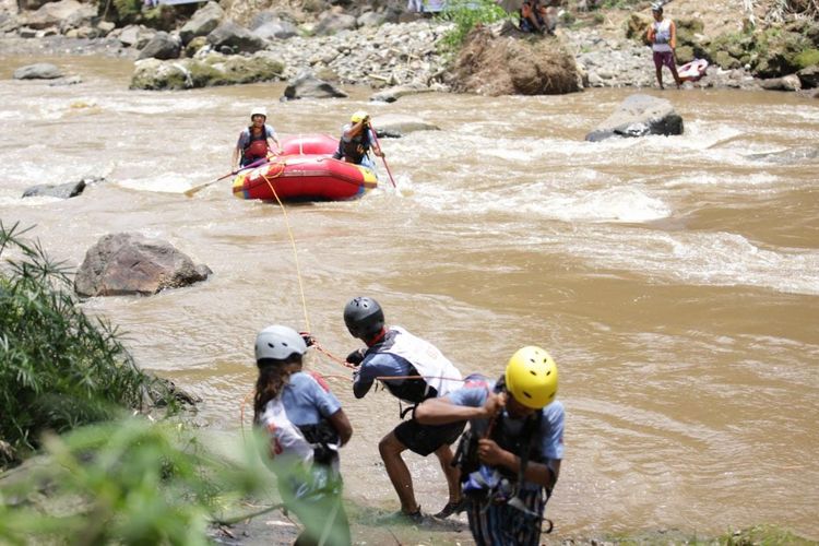 Unit kemanusiaan bentukan Gubernur Jawa Barat (Jabar) Ridwan Kamil Jabar Quick Response (JQR) menggelar kompetisi JQR River Rescue Challenge (JRRC) Piala Gubernur Jabar 2022 pada 29 September sampai 2 Oktober 2022 di Kabupaten Garut, Jabar.
