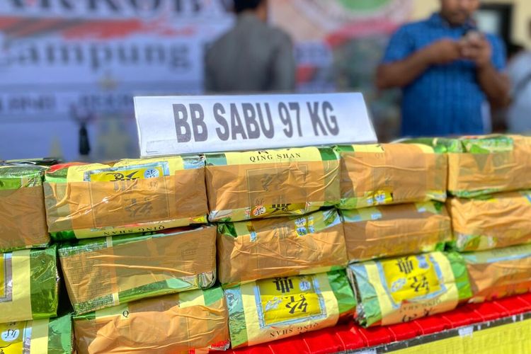 Polres Lampung Selatan mengungkap sindikat penyelundupan 97 kg sabu-sabu.