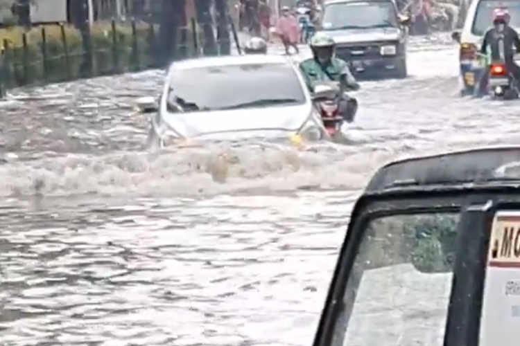 Video Datsun Terjang Banjir