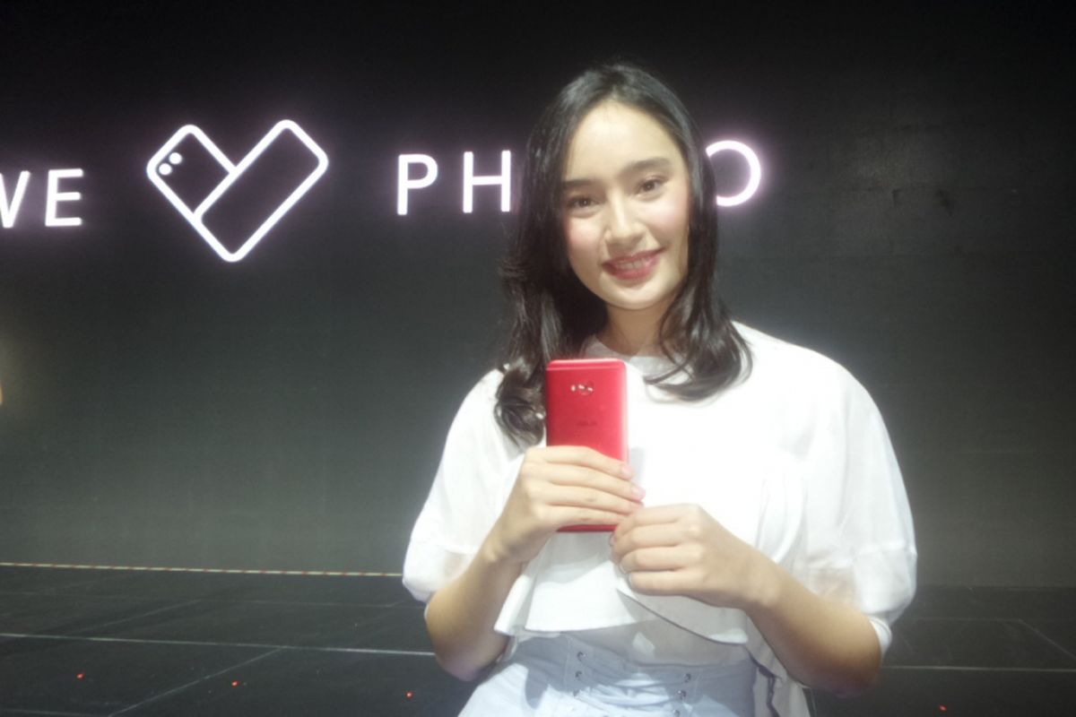 Tatjana Saphira saat menghadiri peluncuran Zenfone 4 Selfie di Pullman Hotel, Jakarta Barat, Rabu (25/10/2017).