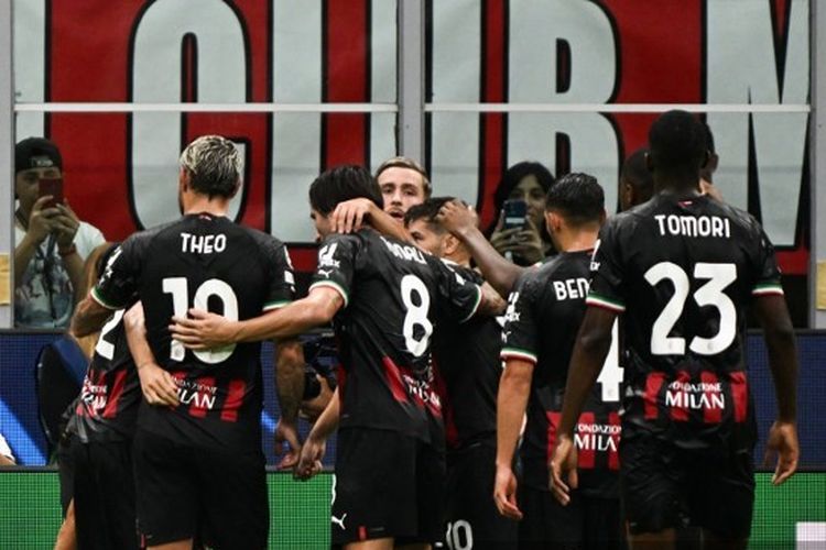 Para pemain AC Milan merayakan gol pembuka yang dicetak oleh Olivier Giroud dalam laga melawan Dinamo Zagreb pada matchday kedua Liga Champions 2022-2023 yang digelar di Stadion San Siro, Rabu (14/9/2022) waktu setempat. AC Milan akan menjamu Chelsea pada matchday keempat Grup E Liga Champions  2022-2023 di Stadion San Siro, Senin (12/10/2022).