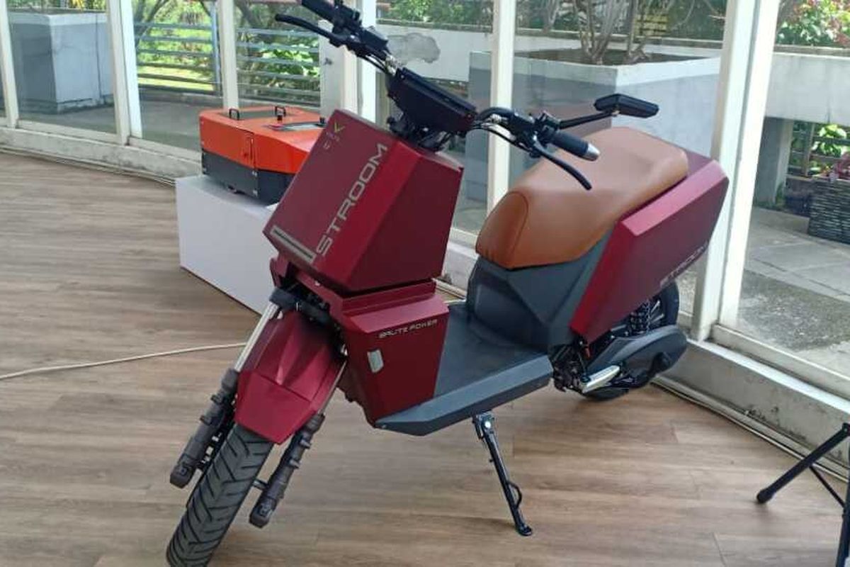 Mahasiswa dan dosen Tel-U berhasil membangun sepeda motor bertenaga listrik. Motor listrik tersebut di bangun berdasarkan komitmen berbangsa yakni pada tahun 2060 Indonesia akan bebeas dari penggunaan energi Emisi.