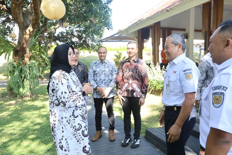 Macet Berulang Pelabuhan Ketapang, Truk Bakal Dialihkan ke Lahan KAI