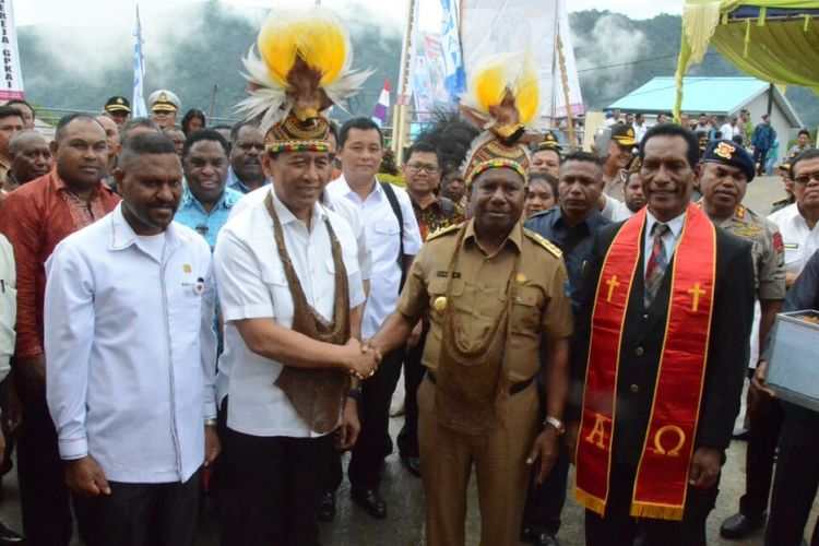 Menteri Koordinator Bidang Politik, Hukum dan Keamanan Wiranto saat membuka rapat kerja nasional (Rakernas) GPKAI di Kabupaten Pegunungan Arfak, Papua Barat, Senin (25/9/2017). 