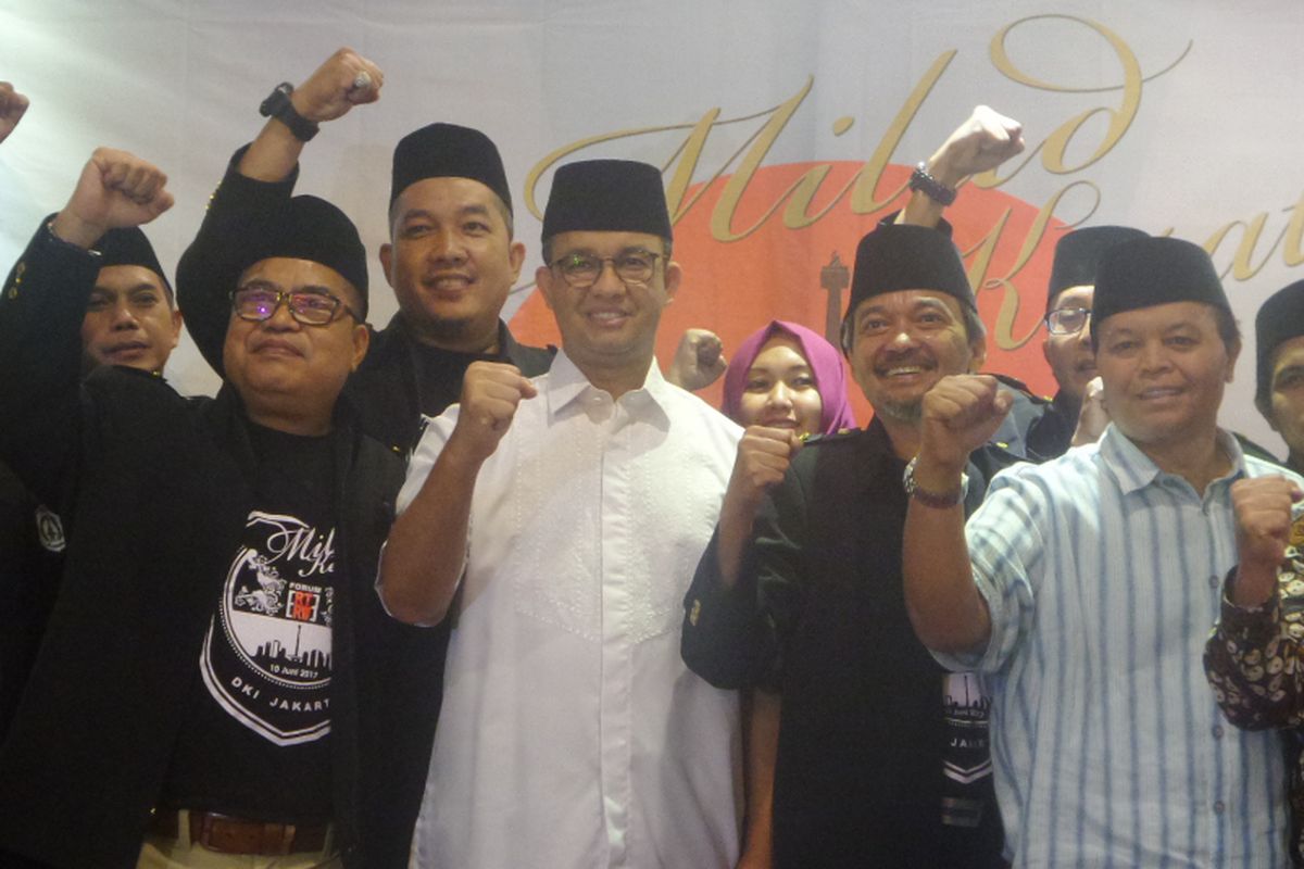 Gubernur terpilih DKI Jakarta Anies Baswedan saat menghadiri milad Forum RT/RW se-DKI di Jakarta Utara, Sabtu (17/6/2017)