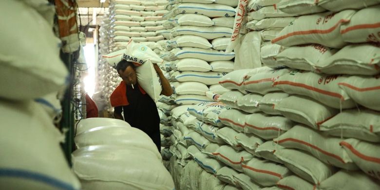 Berdasarkan data BPS yang dihitung dengan metode baru, Indonesia mengalami surplus produksi beras tahun 2018 sebanyak 2,8 juta ton 