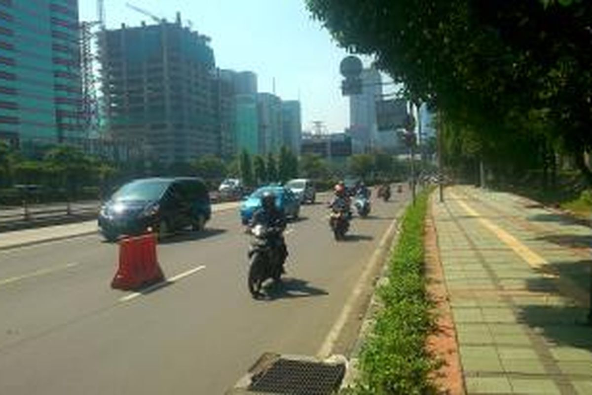 Kanalisasi sepeda motor di Jalan Gatot Subroto, Selasa (17/3/2015).