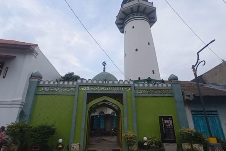 Masjid Layur yang berada di Kampung Melayu, Kota Semarang