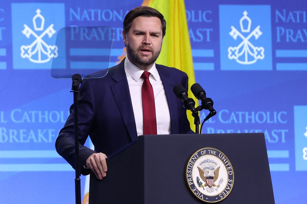 Wakil Presiden Amerika Serikat JD Vance saat berpidato di pertemuan tahunan National Catholic Prayer Breakfast di Washington DC, Jumat (28/2/2025).