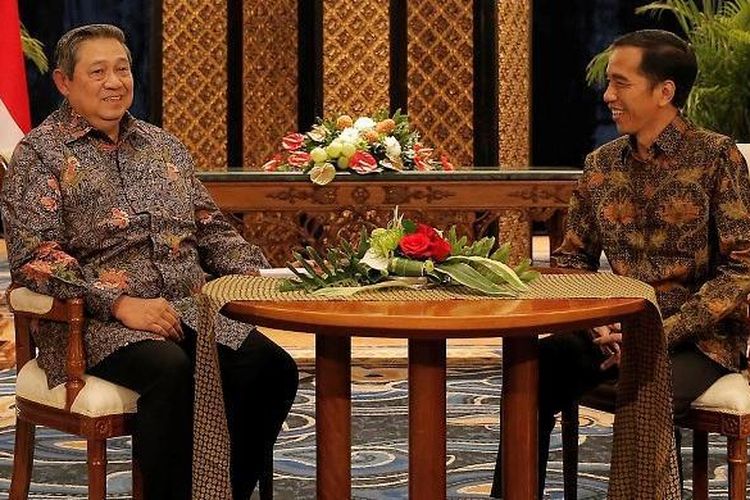 Presiden ke-6 Susilo Bambang Yudhoyono dan Presiden Joko Widodo melakukan pertemuan empat mata membahas proses transisi kepemimpinan, di Laguna Resort and Spa, Nusa Dua, Bali, Rabu (27/8) malam. (foto: abror/presidenri.go.id)