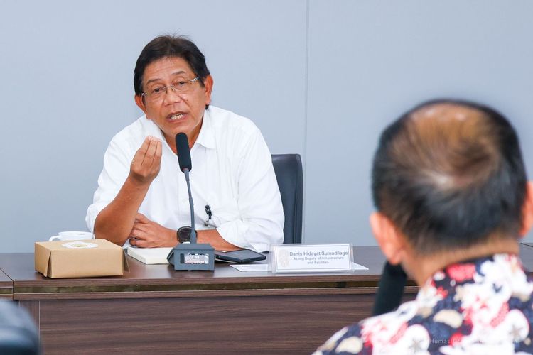 Plt Deputi Sarana dan Prasarana Otorita Ibu Kota Nusantara (IKN) Danis Hidayat Sumadilaga memaparkan 9 wilayah pengembangan IKN kepada investor Anhui, China, Selasa (19/8/2025).