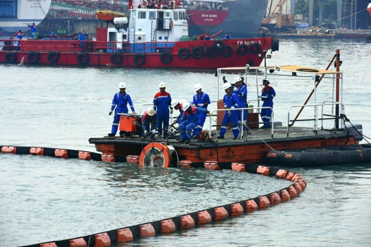 PT Pertamina melakukan kegiatan simulasi Exercise ISPS Code di Terminal Untuk Kepentingan Sendiri (TUKS) Migas Pertamina, Tanjung Priok, pada Kamis (27/4/2017).