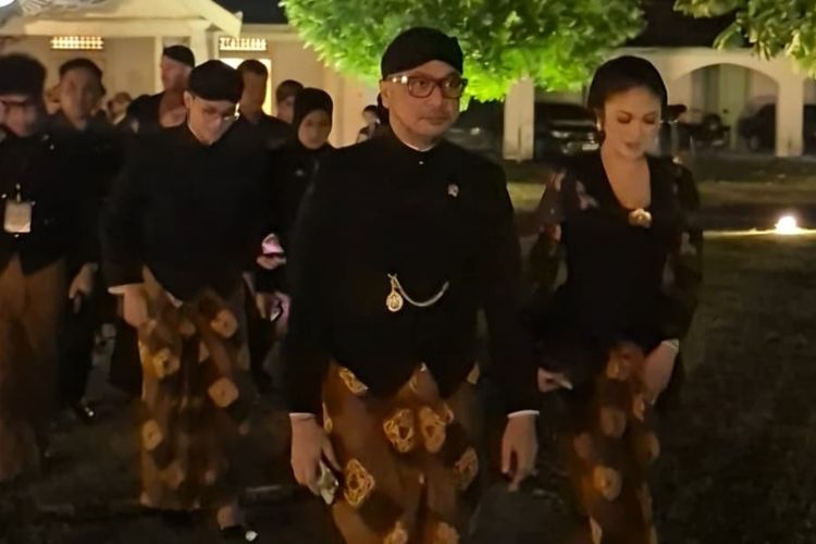 Peserta Kirab 1 Suro Padati Mangkunegaran Solo: Ada Giring, Chef Arnold, Bambang Pacul