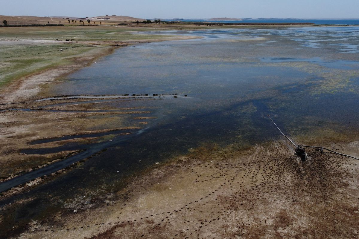 Penampakan Sungai Eufrat dari atas saat mengering pada 2023.
