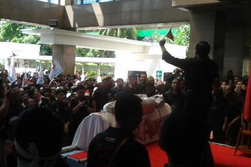 Tolak Akuisisi Mandiri, Ribuan Karyawan BTN Unjuk Rasa