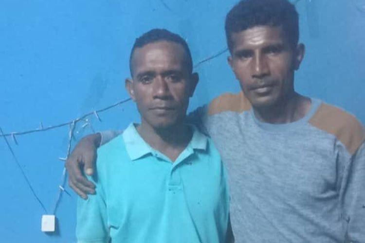 Yason Mingotu (42) (kiri) nelayan yang hilang di perairan Desa Kolana Utara, Kecamatan Alor Timur, Kabupaten Alor, Nusa Tenggara Timur (NTT) bersama nelayan Timor Leste, Francelino Pereira Boavidan