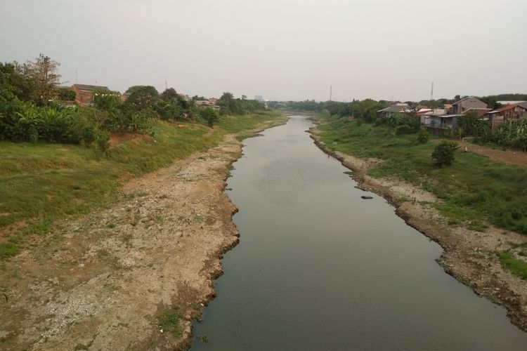 Pemkab Karawang, Jawa Barat menganggarkan Rp 77 miliar untuk menata daerah aliran sungai  Sungai Citarum.