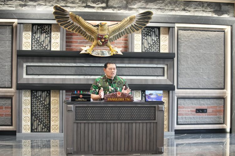 Panglima TNI Laksamana Yudo Margono menyiapkan rencana tanggap darurat saat pelaksanaan Konferensi Tingkat Tinggi (KTT) ke-42 Asosiation of South East Asian Nations (ASEAN).  Yudo dalam rapat persiapan KTT ke-42 ASEAN di Mabes TNI, Cilangkap, Jakarta Timur, pada Senin (10/4/2023), mengatakan bahwa segala bentuk ancaman harus diantisipasi sedini mungkin.