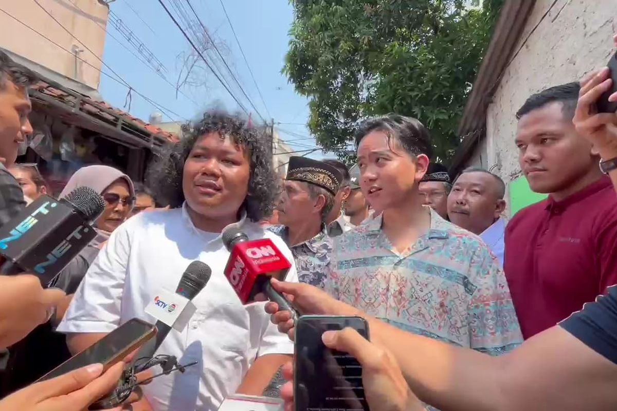 Blusukan Bareng Gibran, Marshel Tampung Keluhan Warga Tangsel yang Tak Punya KIS