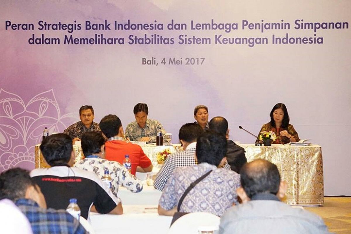 Konferensi pers seminar Peran Strategis BI dan LPS dalam Memelihara Stabilitas Sistem Keuangan Indonesia, di Denpasar, Kamis (4/5/2017).

