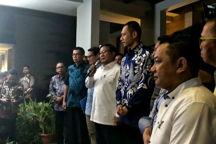 Bakal capres dan cawapres Prabowo Subianto - Sandiaga Uno menyambangi kediaman Ketua Umum Partai Demokrat Susilo Bambang Yudhoyono (SBY) di Kawasan Mega Kuningan, Jakarta Selatan, Rabu (12/9/2018) malam.