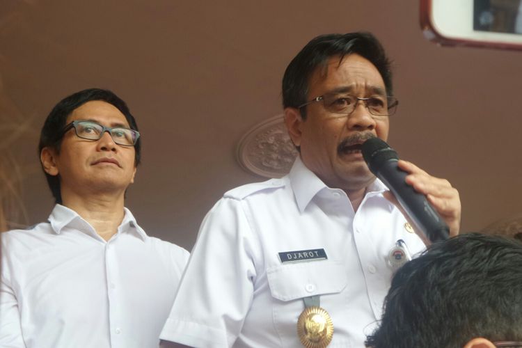 Pelaksana tugas Gubernur DKI Jakarta Djarot Saiful Hidayat dan musisi Addie MS di Balai Kota DKI Jakarta, Jalan Medan Merdeka Selatan, Rabu (10/5/2017). 