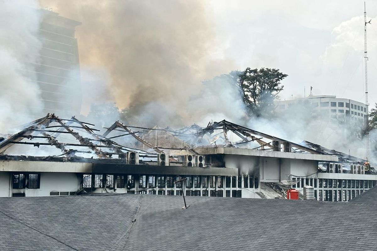 Gedung Bappelitbang, Balai Kota Bandung terbakar, Senin (7/11/2022).