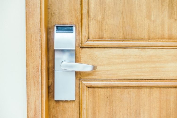 Ada beberapa hal yang perlu diperhatikan sebelum membeli smart lock door