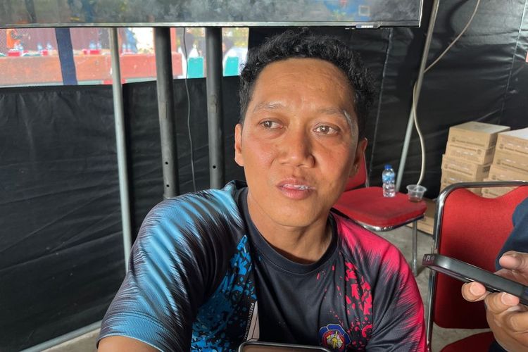 Cerita Petugas Damkar Solo Menembus Asap dan Bara demi Padamkam Kebakaran TPA Putri Cempo