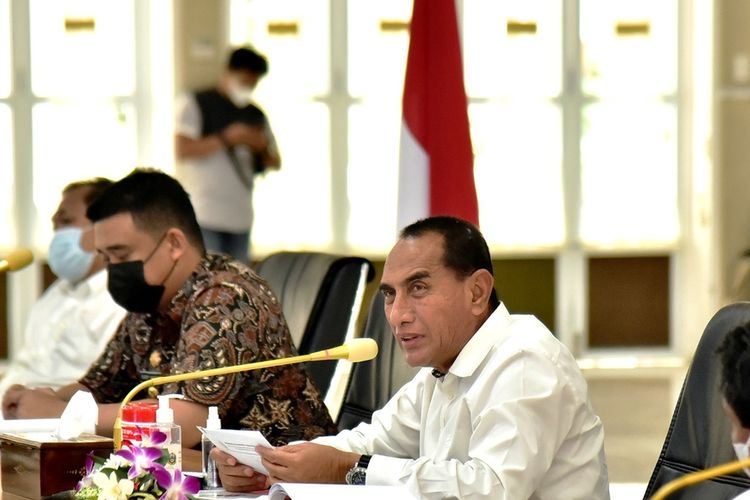 Gubernur Sumut Edy Rahmayadi memimpin rapat bersama Forkopimda, bupati dan wali kota se-Sumut terkait peniadaan mudik Lebaran dan upaya pengendalian Covid-19 di Aula Tengku Rizal Nurdin, Jumat (30/4/2021)