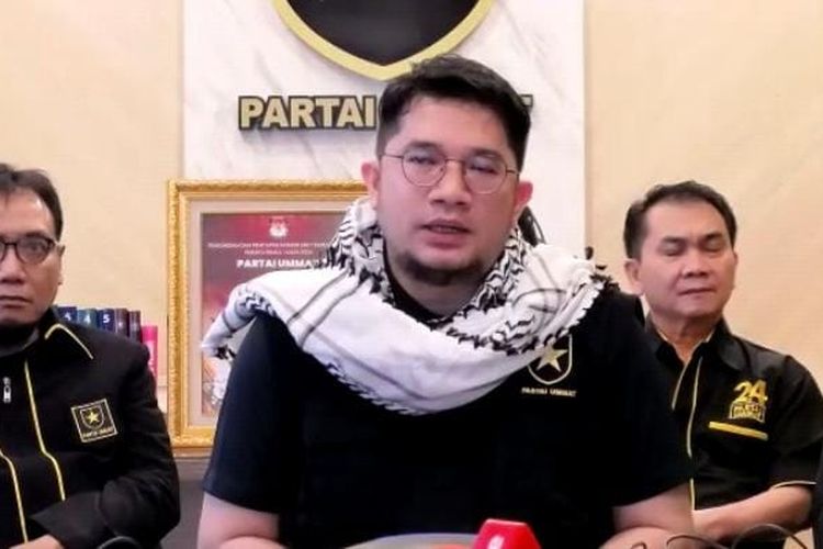 Tangkapan layar Ketua Umum Partai Ummat Ridho Rahmadi dalam konferensi pers daring soal Rakernas Partai Ummat, Minggu (12/2/2023).