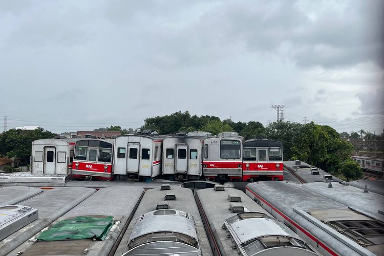 KAI Pensiunkan 84 KRL Tua, Kereta Baru Masuk Bertahap