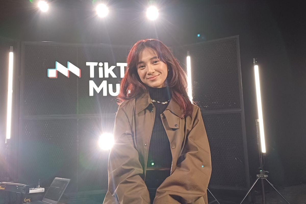 Rahmania Astrini di TikTok Music Live di daerah Cipayung, Jakarta Timur, Jumat (17/11/2023).