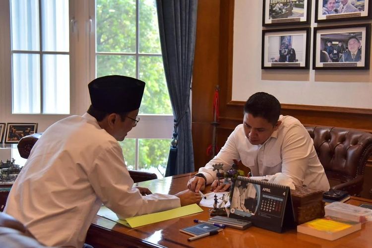 Seskab Teddy Bertemu Mensos Gus Ipul, Bahas Bansos dan Prestasi Siswa Sekolah Rakyat